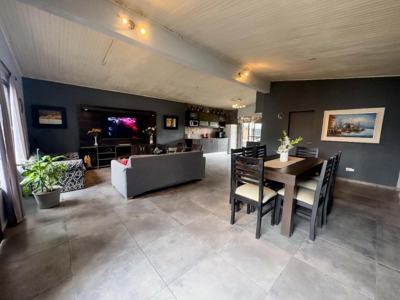 Casa En Zona Residencial Mendoza Holiday home